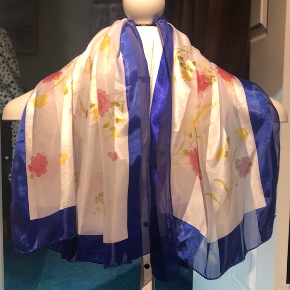 None Accessories - Gorgeous Vintage Floral Print Scarf with Blue Border